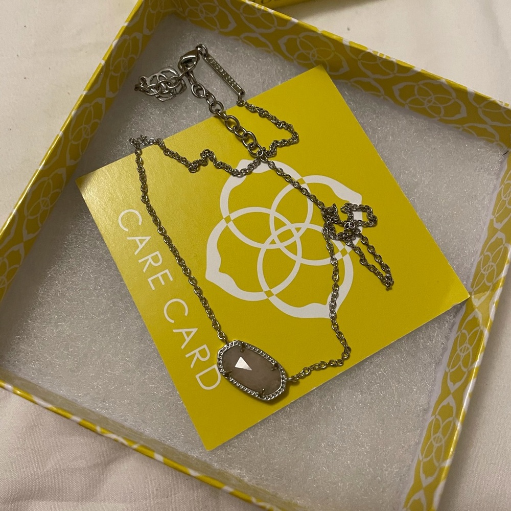 Kendra Scott necklace